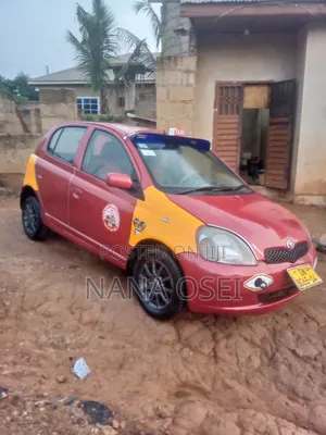 Toyota Yaris Base Hatchback 5dr 2010 Red