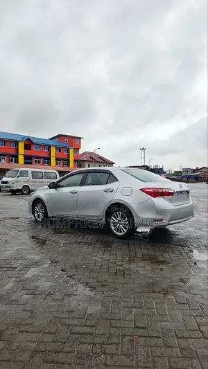 Toyota Corolla Altis 2017 Silver