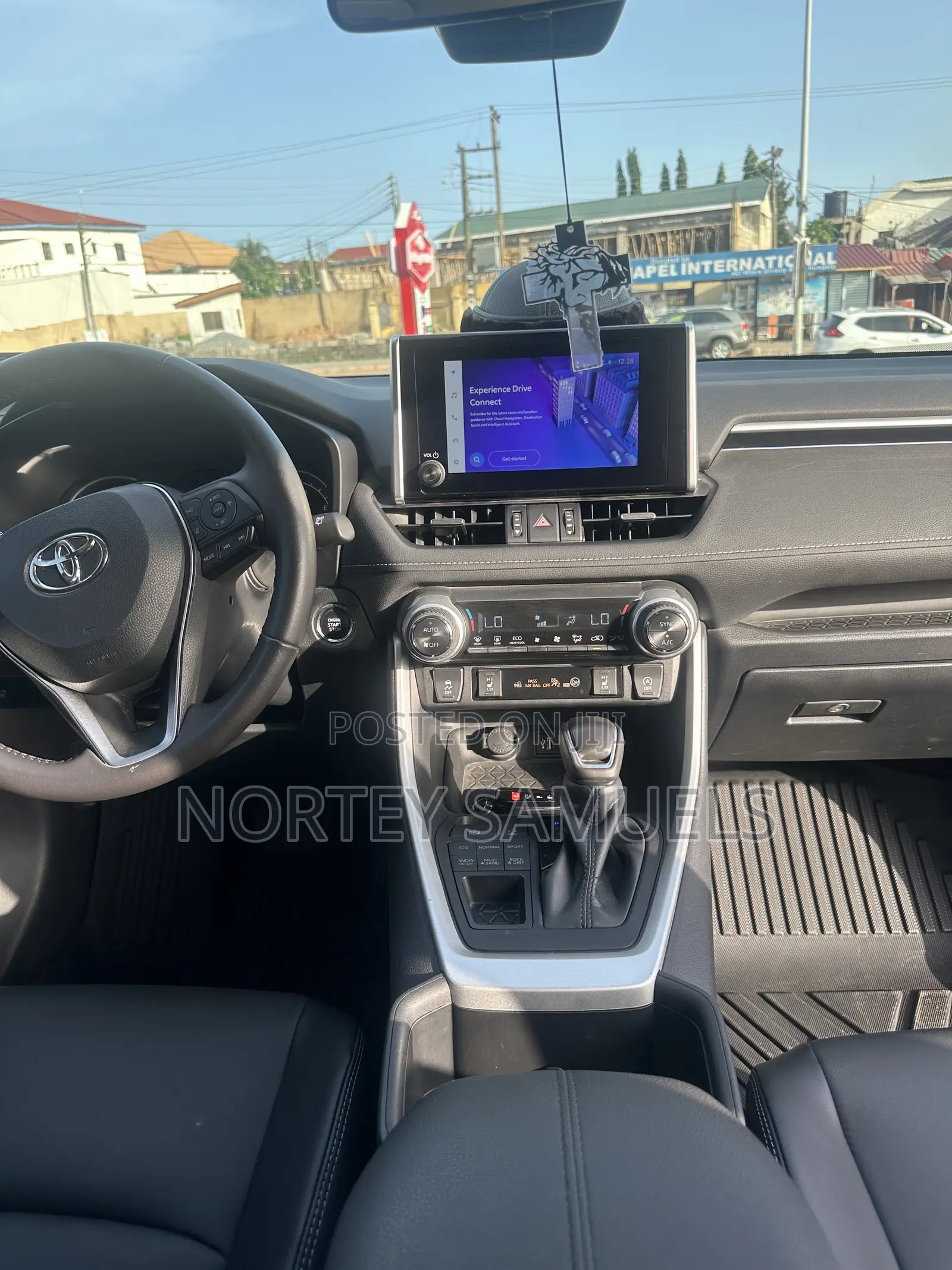 Toyota RAV4 XLE Premium 2025 Black