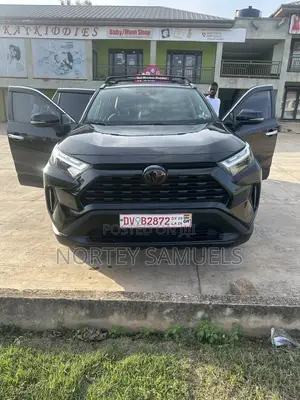 Toyota RAV4 XLE Premium 2025 Black