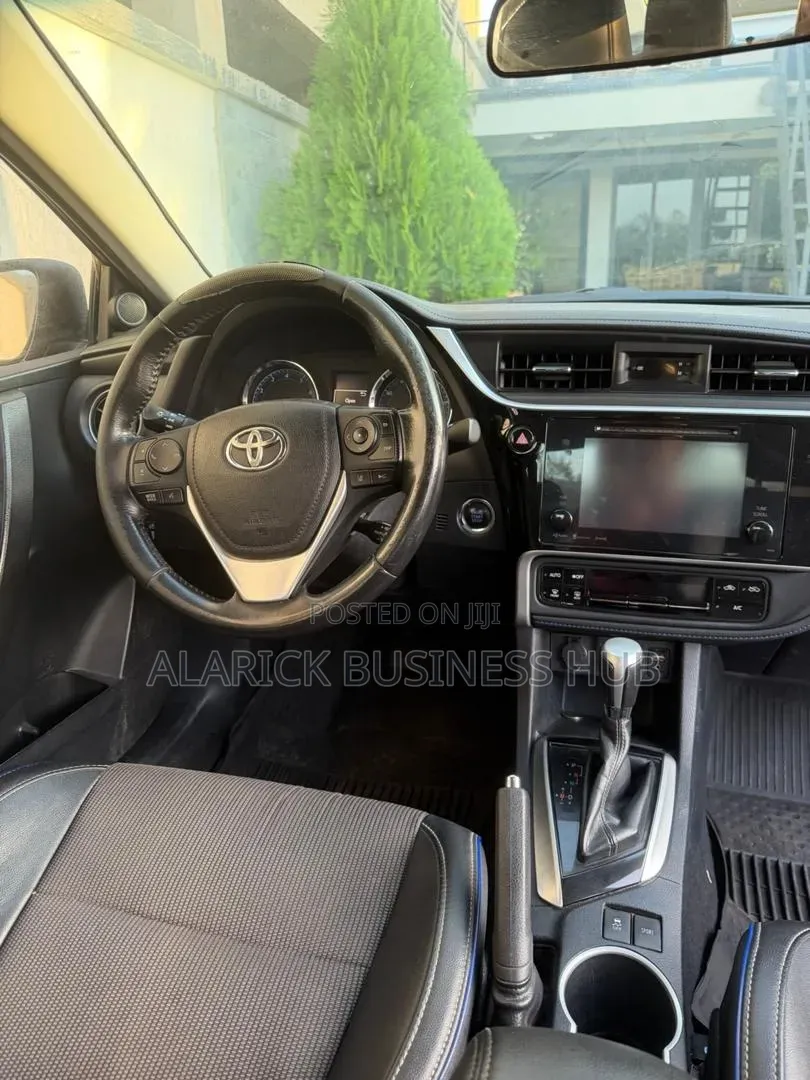 Toyota Corolla SE Special Edition 4dr Sedan (1.8L 4cyl CVT) 2017 Black