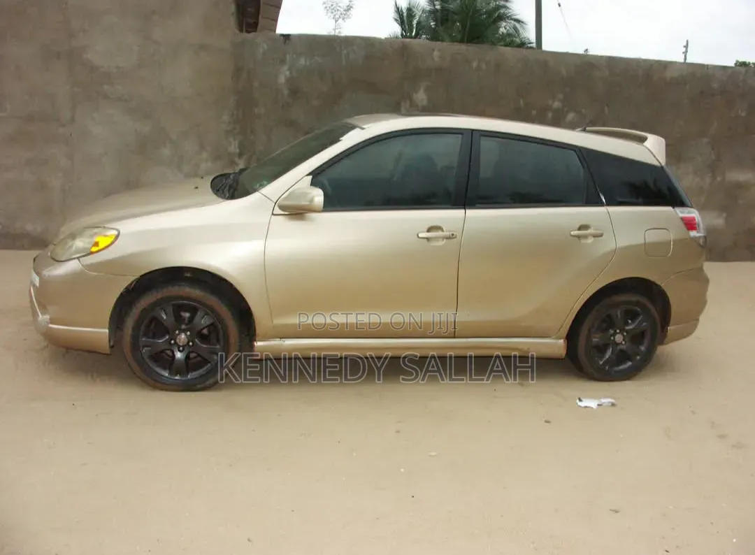 Toyota Matrix 2008 Gold