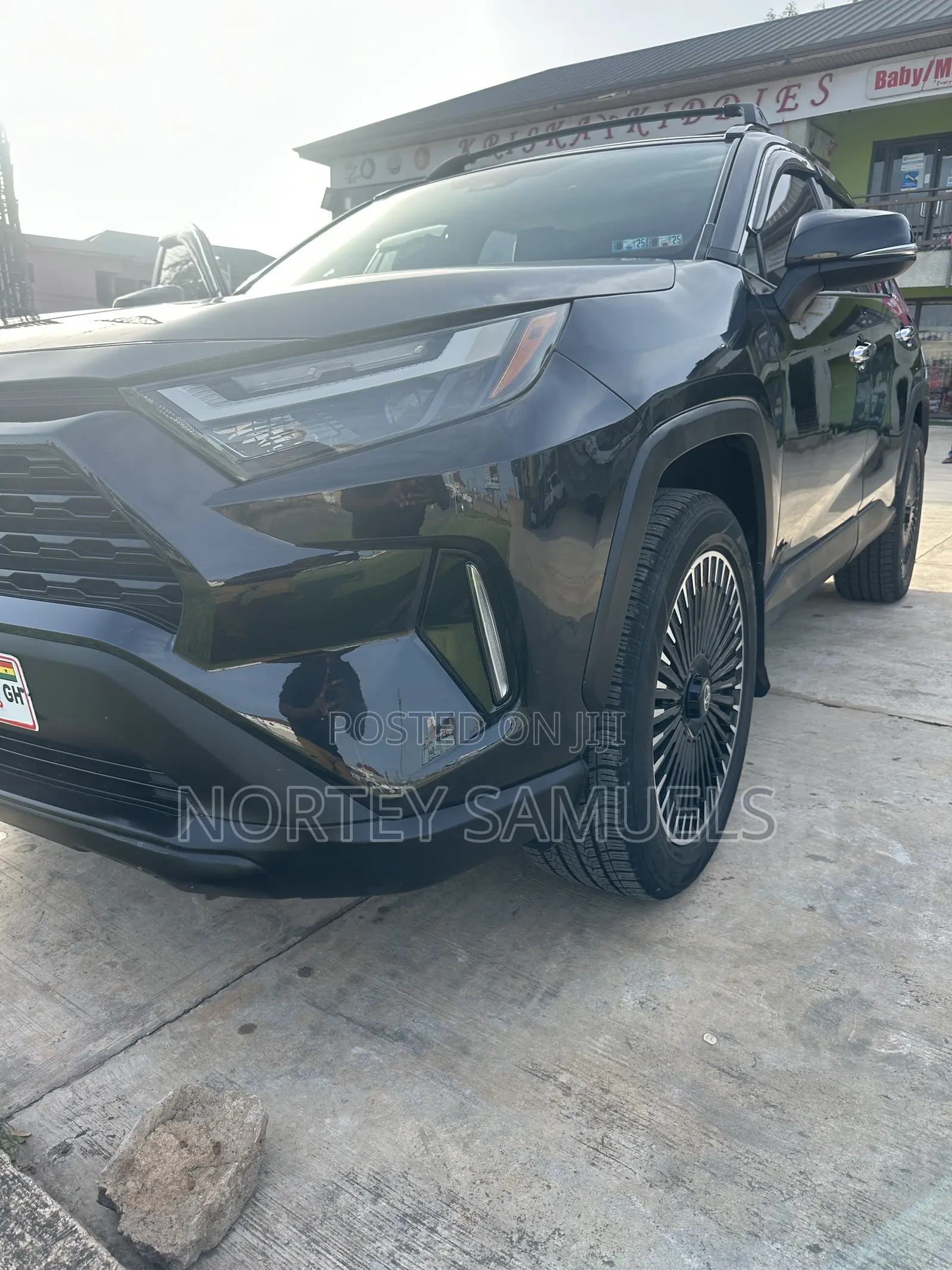 Toyota RAV4 XLE Premium 2025 Black