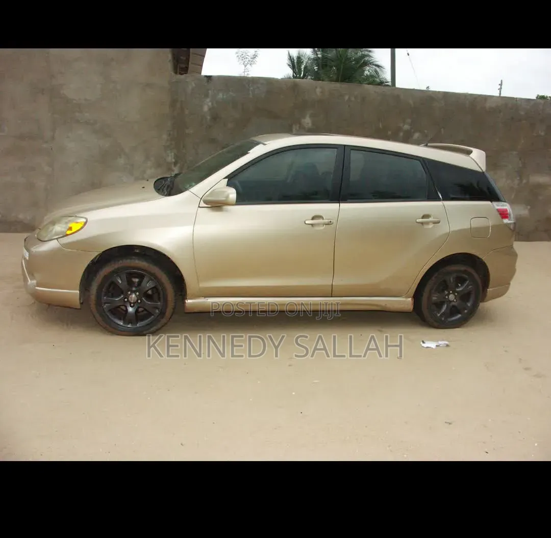 Toyota Matrix 2008 Gold