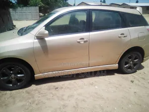 Toyota Matrix 2008 Gold