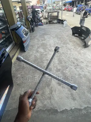 4-Way Cross Lug Wrench