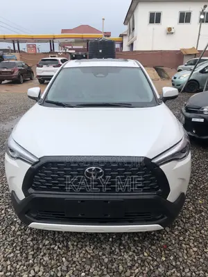 New Toyota Corolla Cross XLE 2023 White