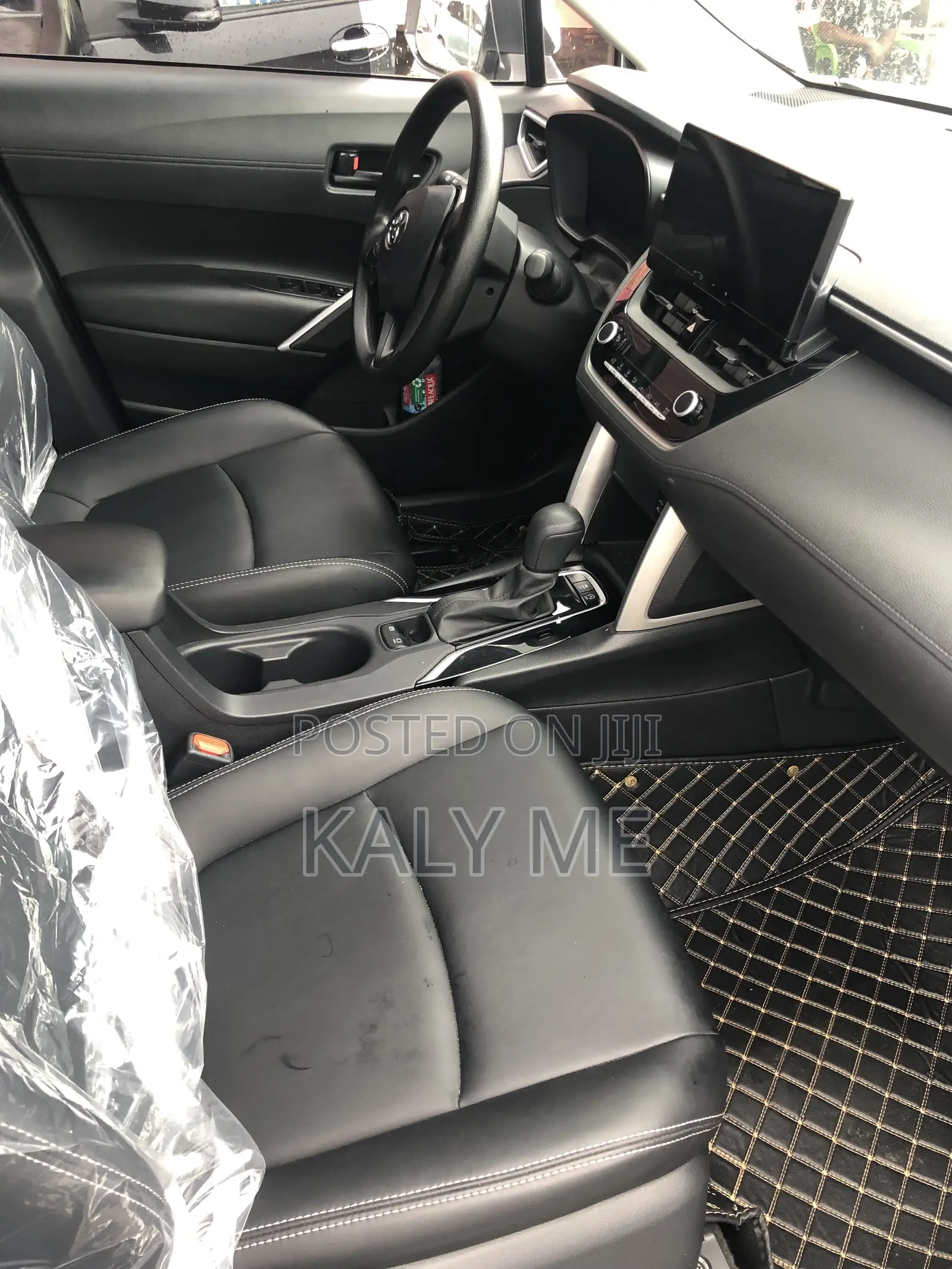 New Toyota Corolla Cross XLE 2023 White