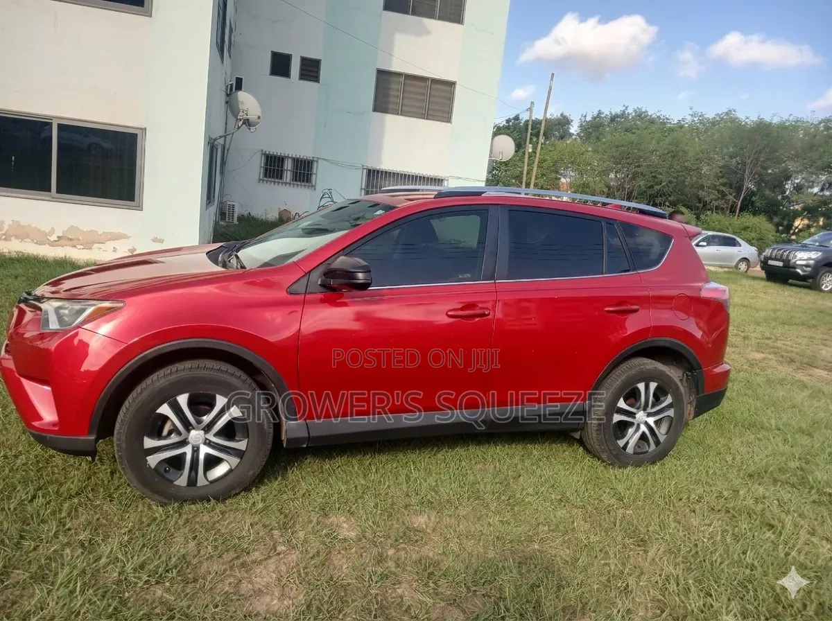Toyota RAV4 XLE AWD (2.5L 4cyl 6A) 2017 Red
