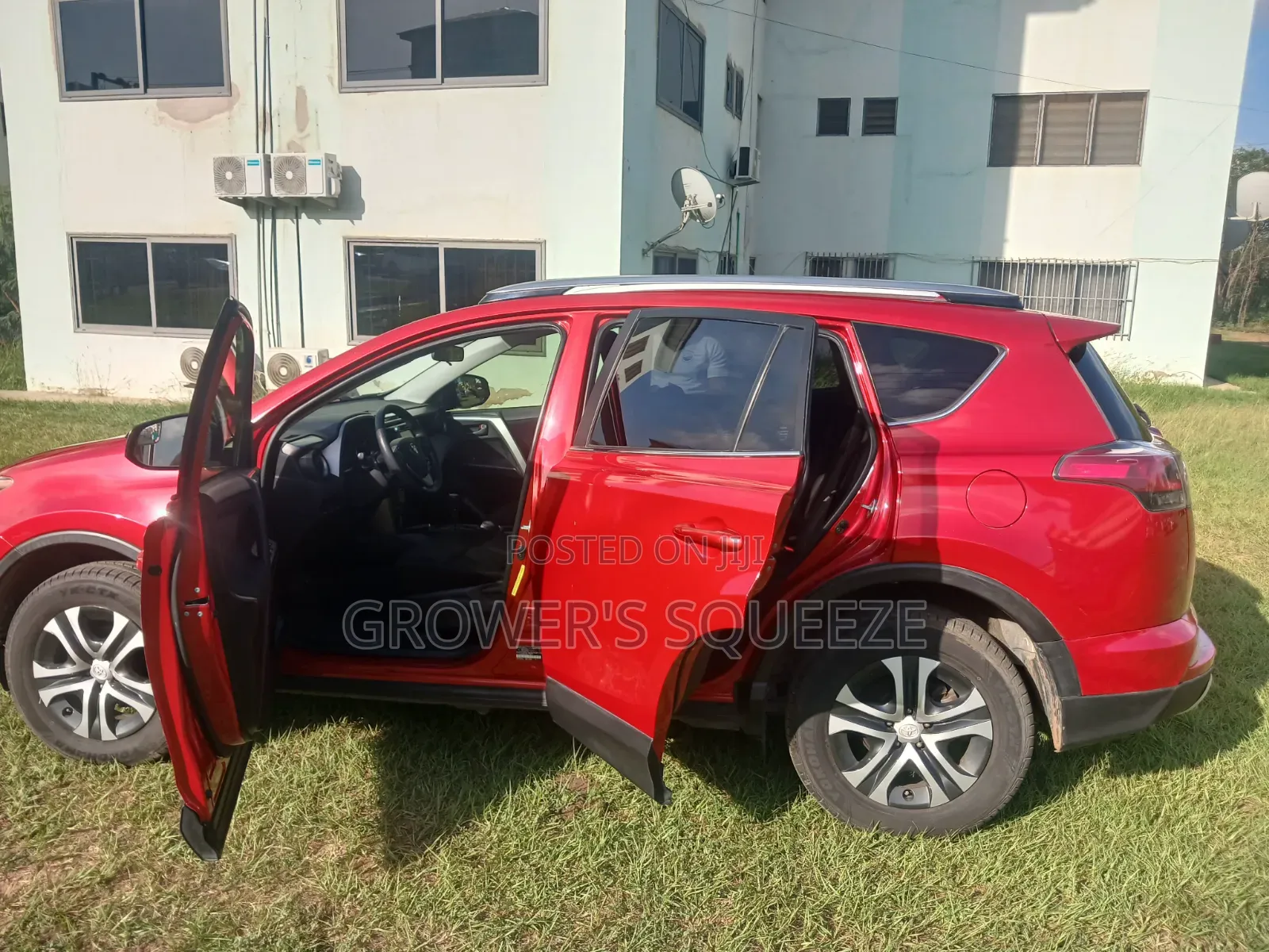 Toyota RAV4 XLE AWD (2.5L 4cyl 6A) 2017 Red