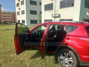 Toyota RAV4 XLE AWD (2.5L 4cyl 6A) 2017 Red