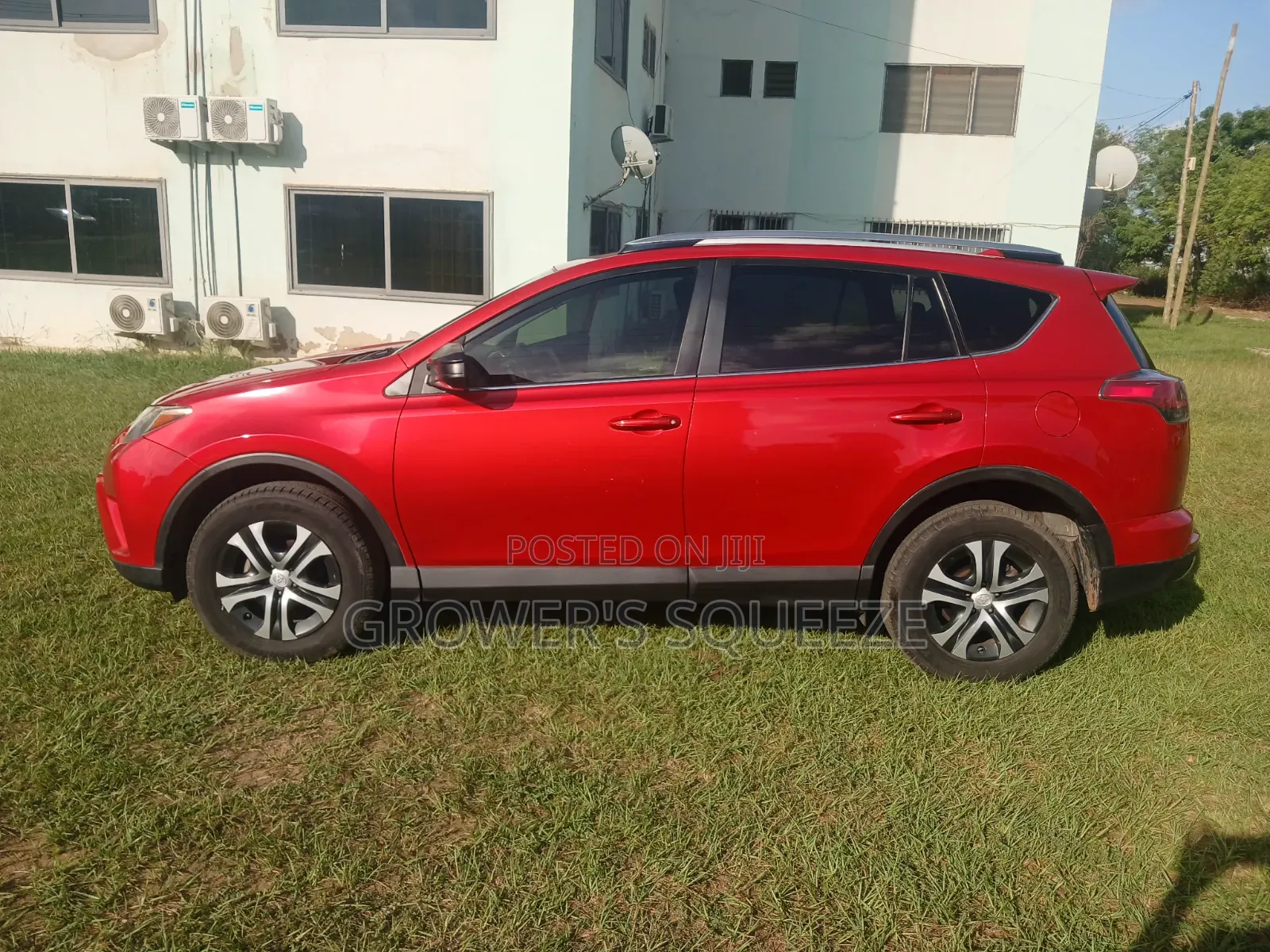 Toyota RAV4 XLE AWD (2.5L 4cyl 6A) 2017 Red
