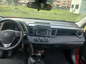 Toyota RAV4 XLE AWD (2.5L 4cyl 6A) 2017 Red