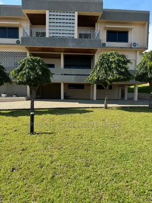 5bdrm Mansion in Green Luxe, MacCharty Hills for rent