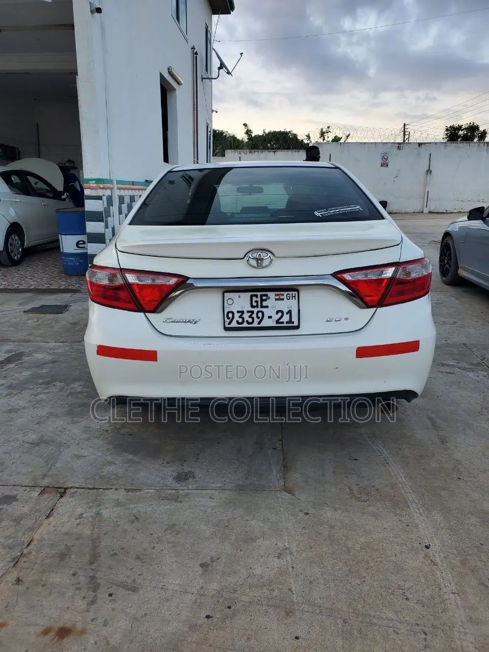 Toyota Camry SE 4dr Sedan (2.5L 4cyl 6A) 2015 White