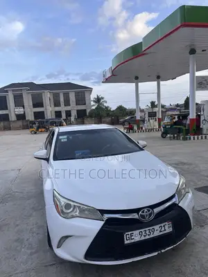 Toyota Camry SE 4dr Sedan (2.5L 4cyl 6A) 2015 White