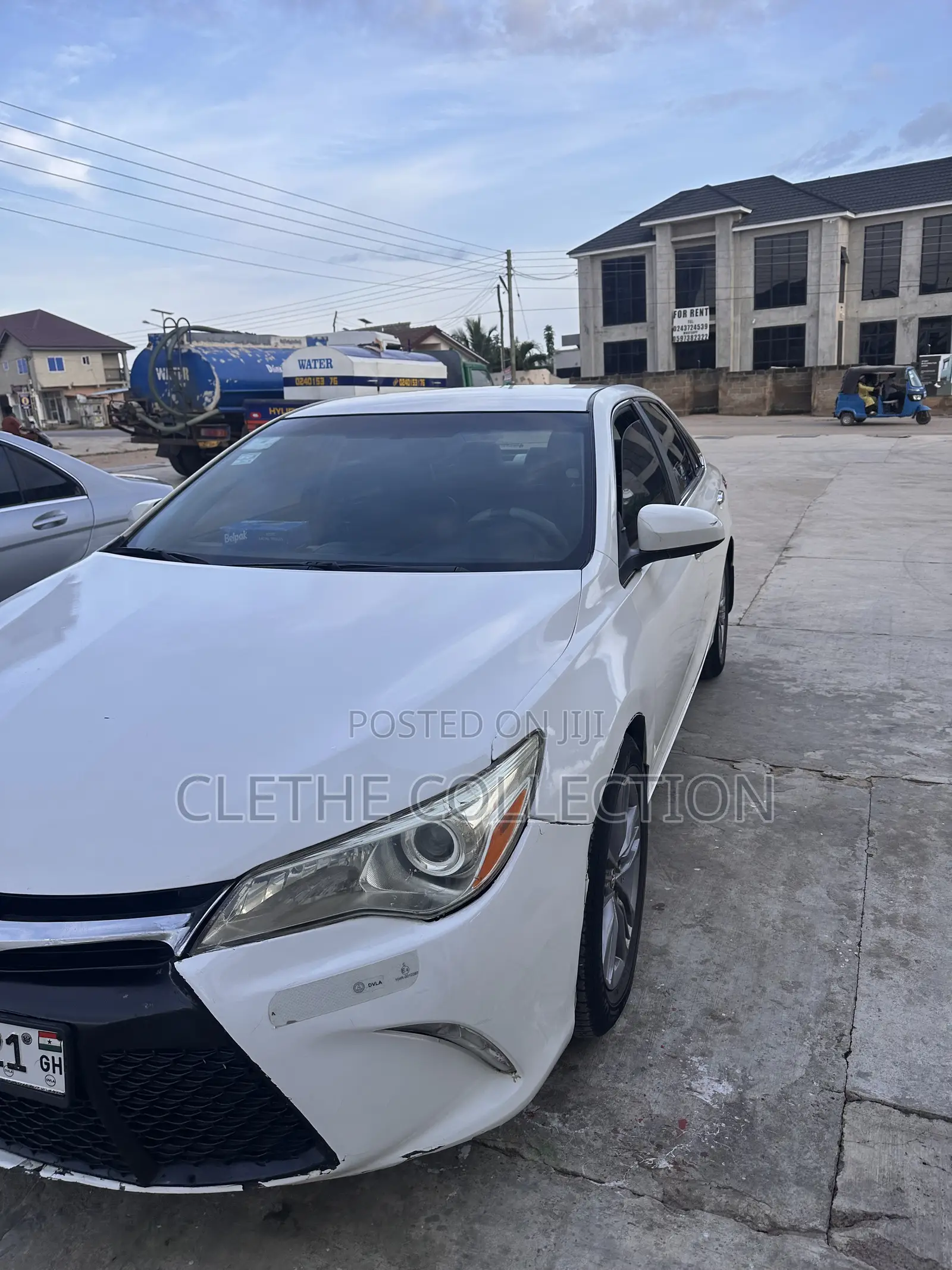 Toyota Camry SE 4dr Sedan (2.5L 4cyl 6A) 2015 White