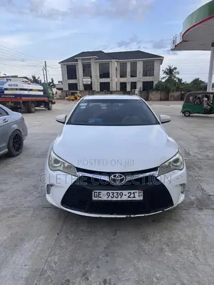 Toyota Camry SE 4dr Sedan (2.5L 4cyl 6A) 2015 White