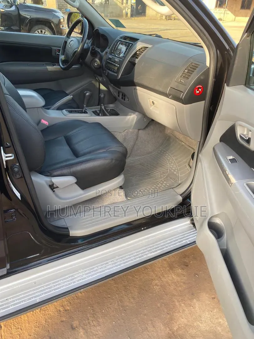 Toyota Hilux 3.0 D-4D 4x4 2012 Black
