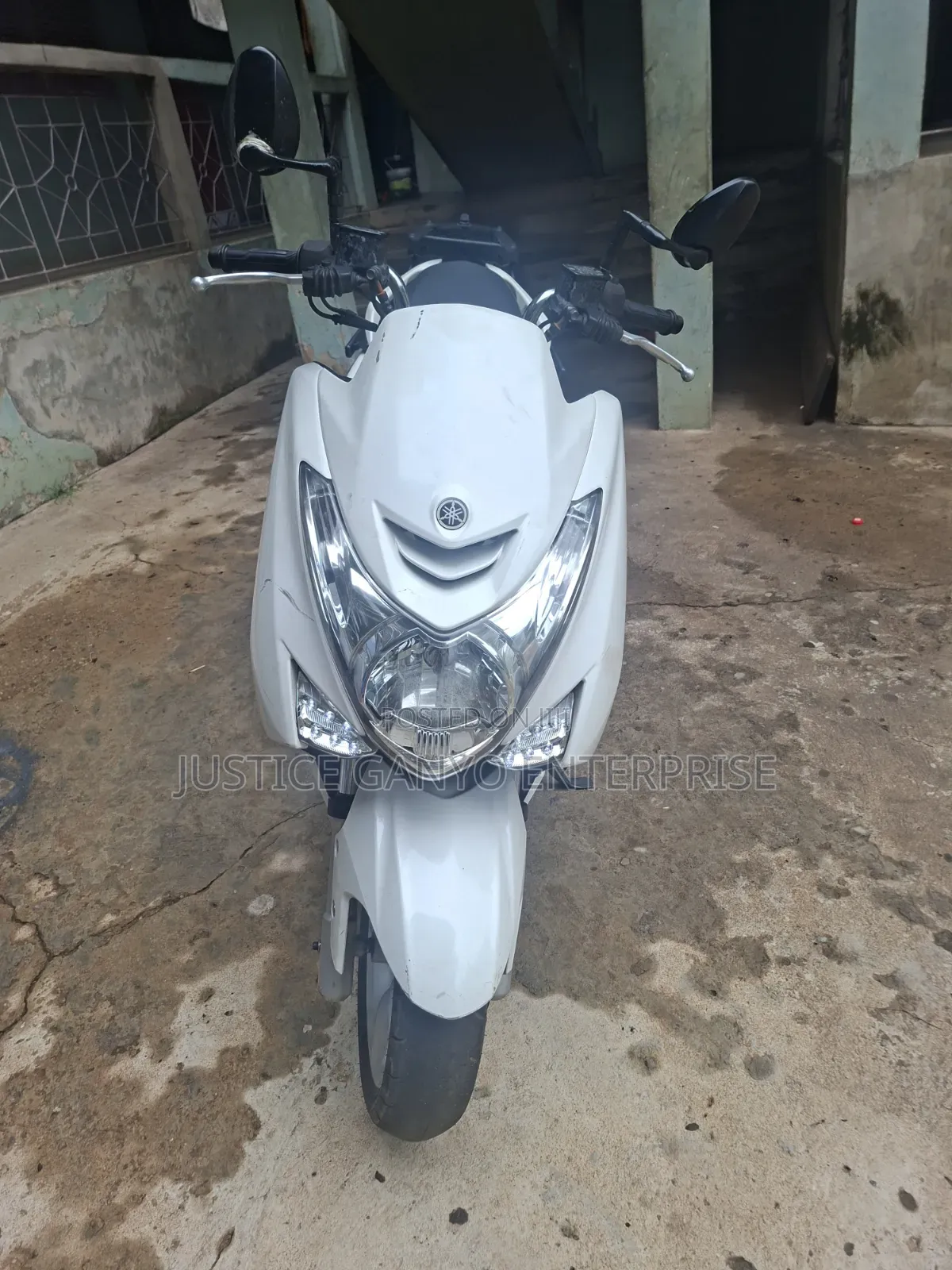 Yamaha Majesty 2022 White