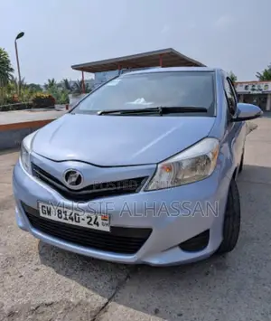 Toyota Vitz 1.3 AWD 5dr 2013 Blue