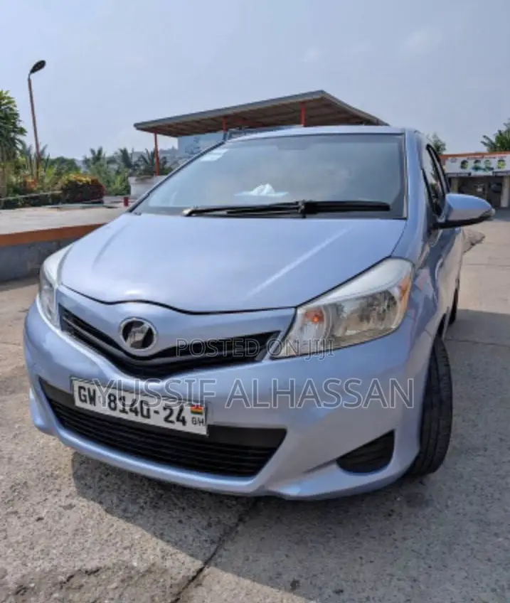 Toyota Vitz 1.3 FWD 3dr 2013 Blue