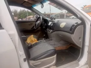 Hyundai Elantra 2010 White