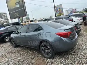Toyota Corolla S 4dr Sedan (1.8L 4cyl CVT) 2015 Gray