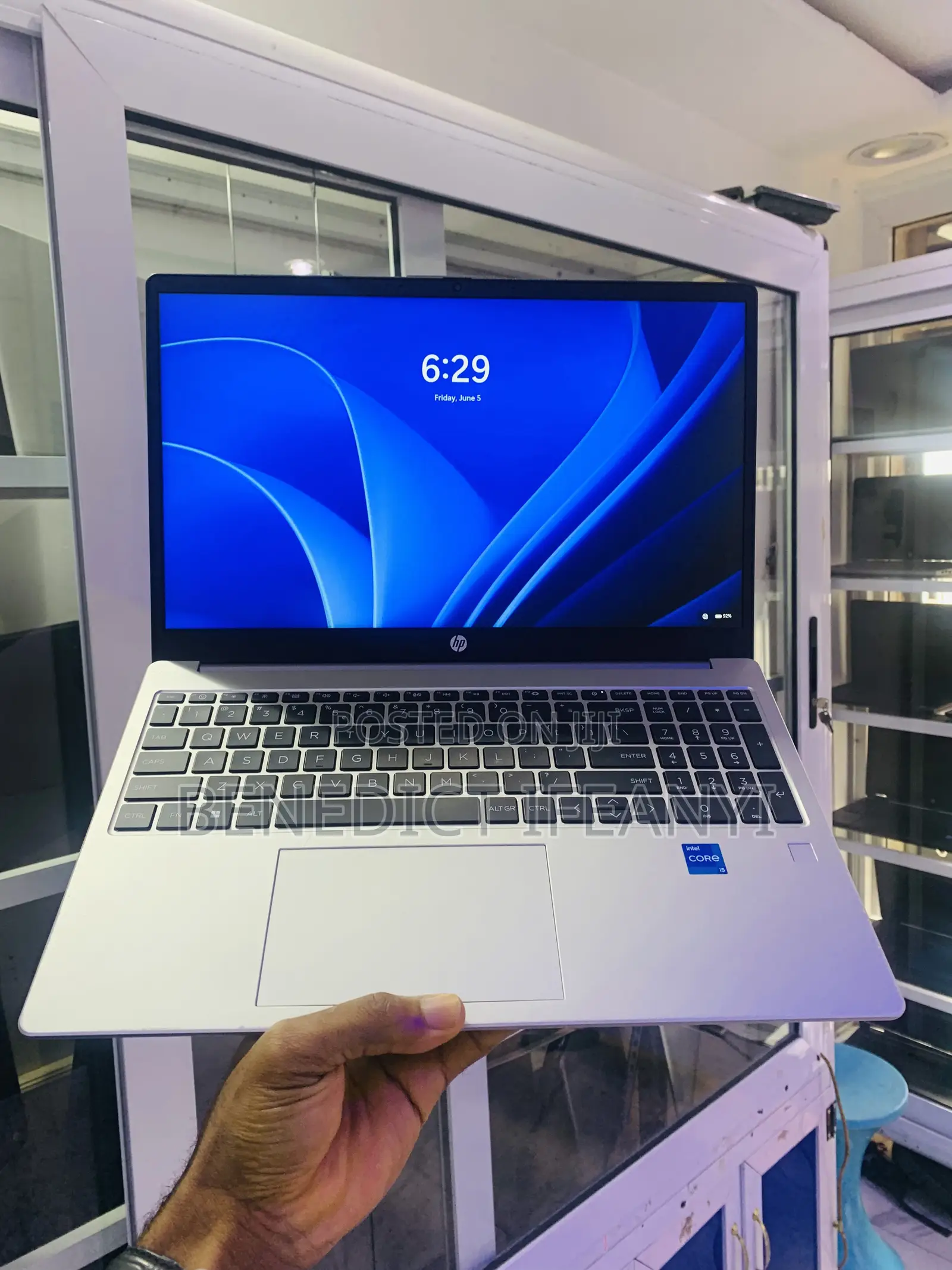 Laptop HP 250 G10 8GB Intel Core i5 SSD 512GB