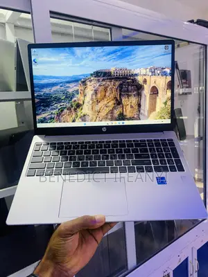 Laptop HP 250 G10 8GB Intel Core i5 SSD 512GB