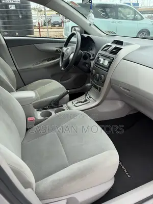 Toyota Corolla LE Special Edition 4dr Sedan (1.8L 4cyl 4A) 2013 Silver