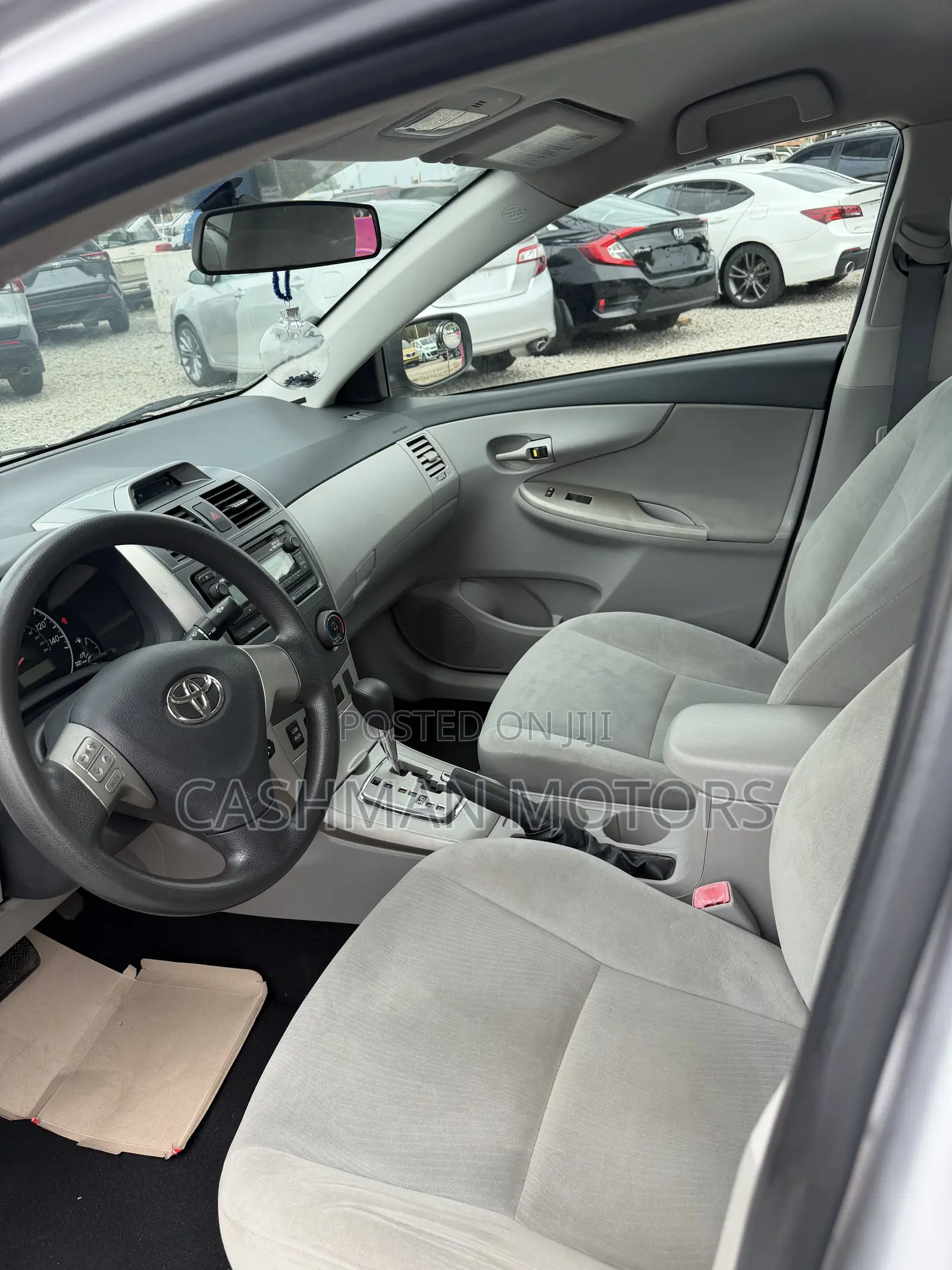 Toyota Corolla LE Special Edition 4dr Sedan (1.8L 4cyl 4A) 2013 Silver