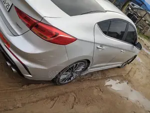 Hyundai Elantra 2018 Silver