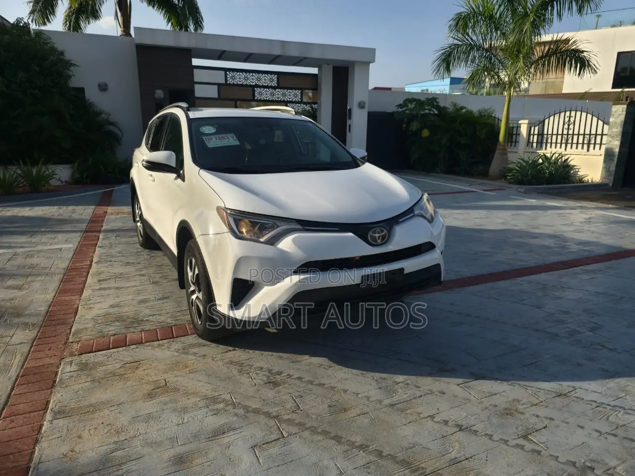 Toyota RAV4 LE AWD (2.5L 4cyl 6A) 2017 White