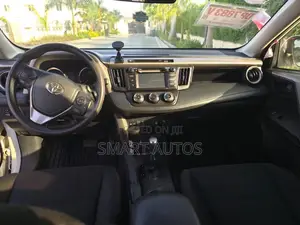 Toyota RAV4 LE AWD (2.5L 4cyl 6A) 2017 White