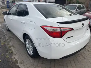 Toyota Corolla LE Eco 4dr Sedan (1.8L 4cyl CVT) 2016 White