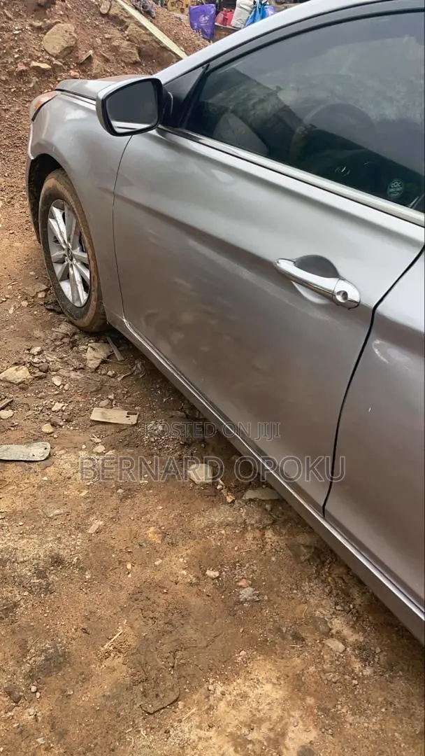 Hyundai Sonata SE Sedan FWD (2.4L 4cyl 6A) 2013 Gray