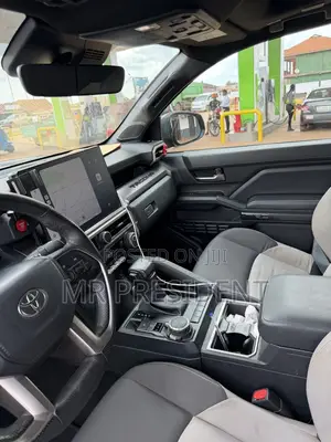 Toyota Tacoma SR5 Access Cab 6' Bed AT 2024 Black