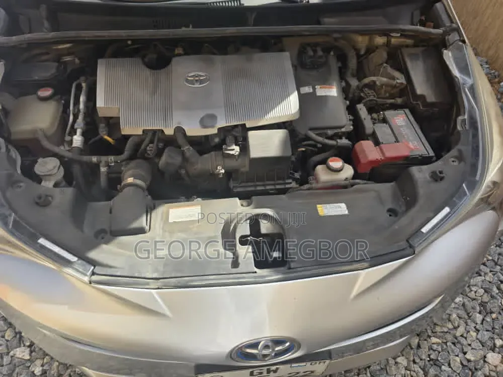 Toyota Prius 4dr Hatchback (1.8L 4cyl gas/electric hybrid CVT) 2016