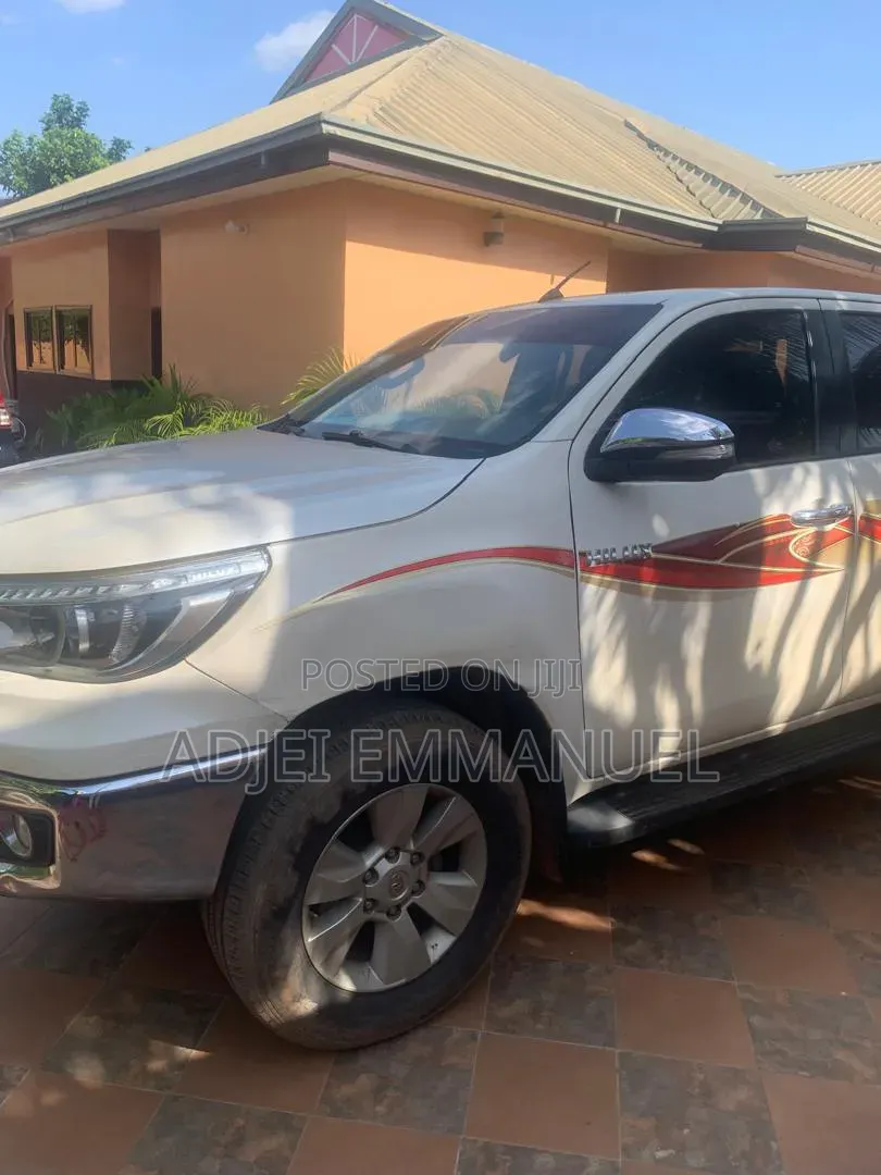 Toyota Hilux 2018 White
