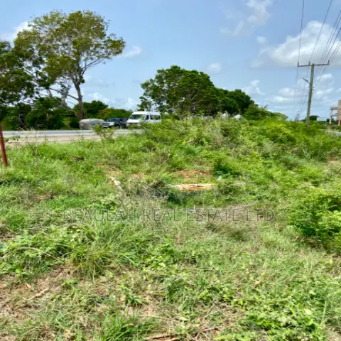 Roadside Commercial Land for Sale – Ada Kasseh (Accra–Aflao Highway)