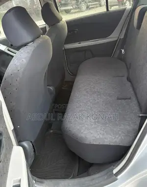 Toyota Vitz 2010 Silver