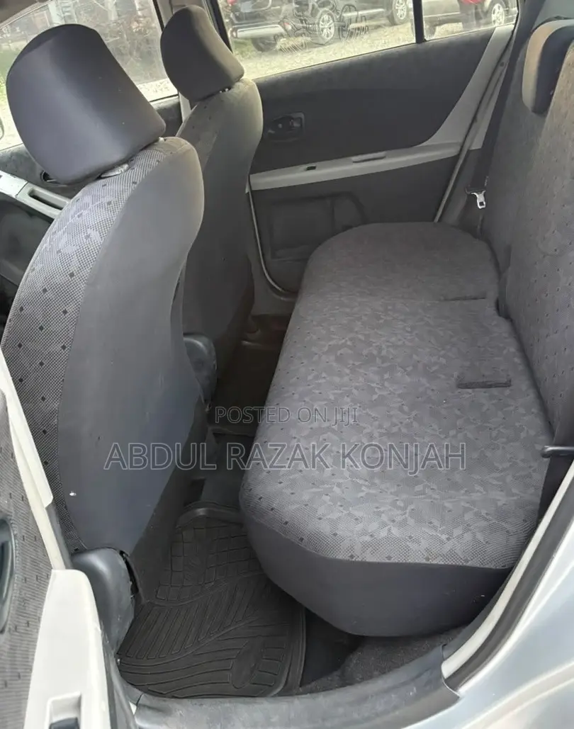 Toyota Vitz 2010 Silver
