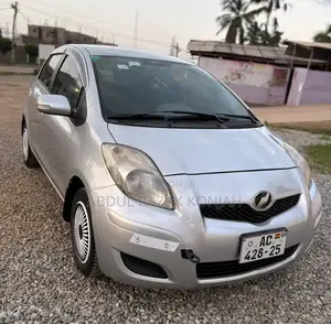 Toyota Vitz 2010 Silver
