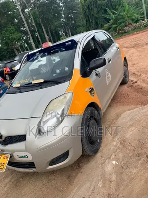 Toyota Yaris 2012 Silver