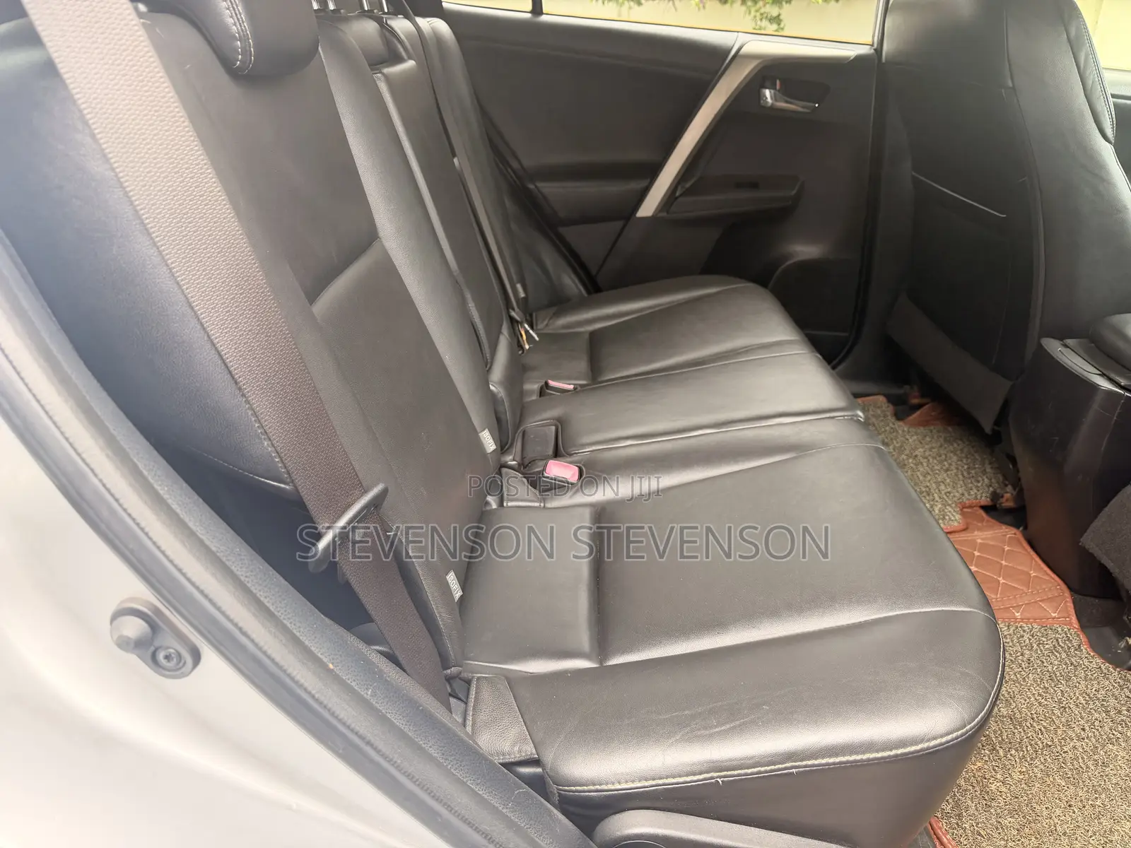 Toyota RAV4 XLE 4dr SUV AWD (2.5L 4cyl 6A) 2015 Silver