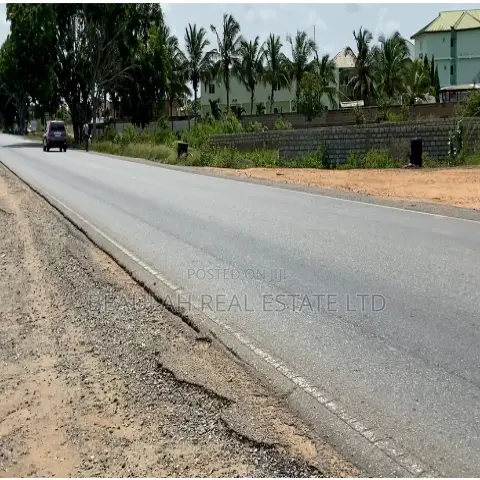 Roadside Commercial Land for Sale – Ada Kasseh (Accra–Aflao Highway)