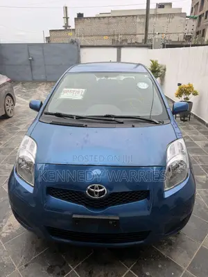 Toyota Yaris Base Sedan 4dr 2011 Blue