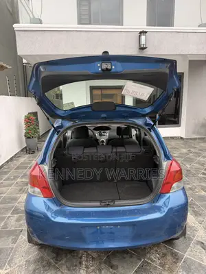 Toyota Yaris Base Sedan 4dr 2011 Blue