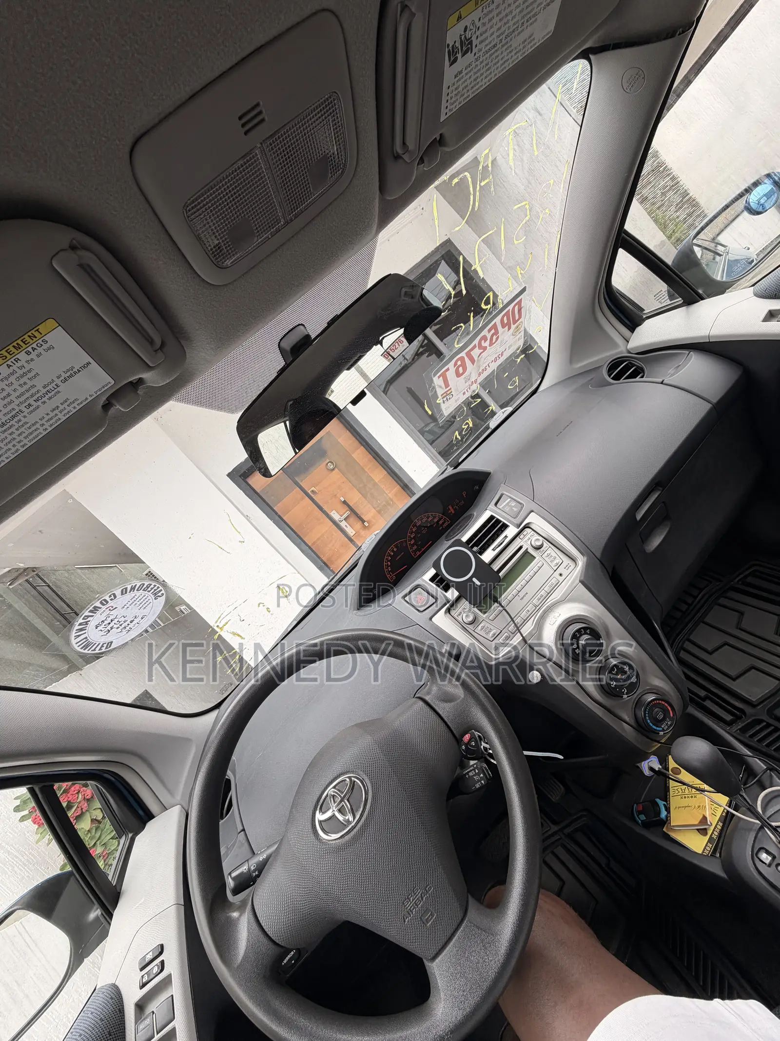 Toyota Yaris Base Sedan 4dr 2011 Blue